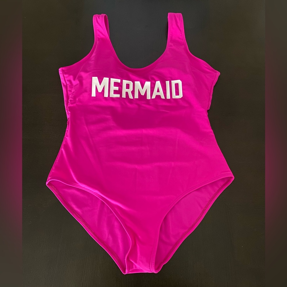 Hot Pink Woman Swimsuit. Size Medium. 🧜‍♀️